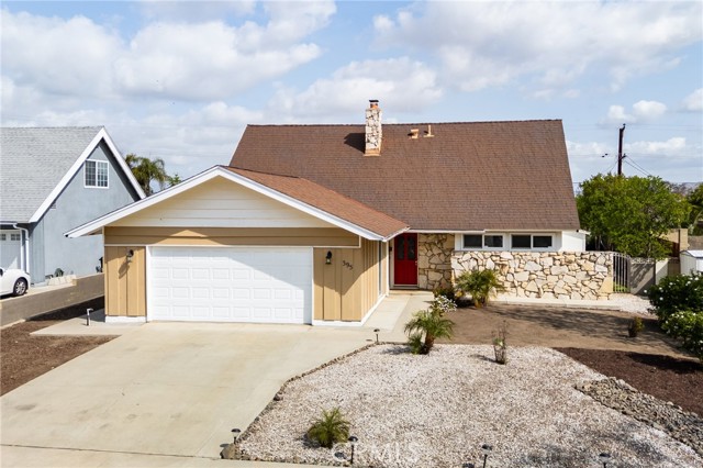 395 E Monterey Road, Corona CA: https://media.crmls.org/medias/7bcd7d2c-1111-4510-b824-8853e59c507f.jpg