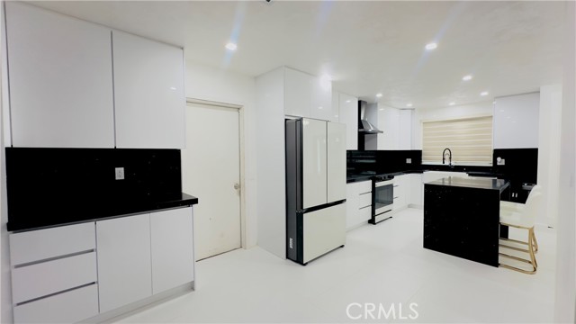 7401 Liberty Avenue, Corona CA: https://media.crmls.org/medias/7bce74da-547c-497b-b0cd-622a53447846.jpg