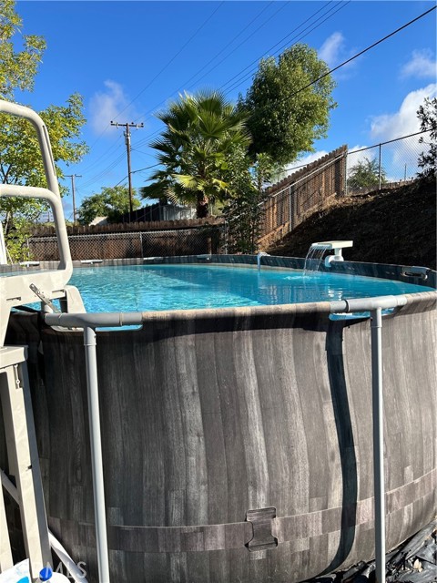 Detail Gallery Image 2 of 2 For 27806 Meadowcreek, Canyon Country,  CA 91351 - 4 Beds | 2 Baths