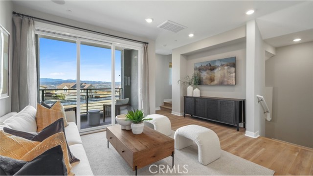 26669 Blue Hills Loop, Valencia CA: https://media.crmls.org/medias/7bcf083c-227e-46cb-a9d0-d7dde8baefcd.jpg