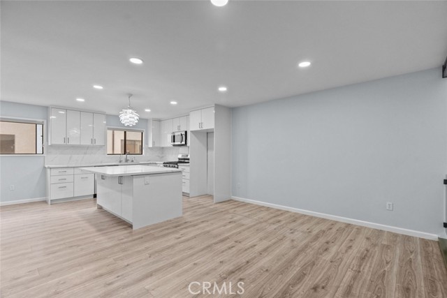 7130 Glade Avenue, Canoga Park CA: https://media.crmls.org/medias/7bcf188c-fa70-46fa-b314-89dfb2fa4cb7.jpg
