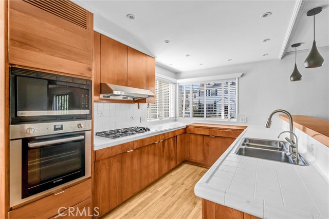 Detail Gallery Image 17 of 64 For 310 Marigold, Corona Del Mar,  CA 92625 - 3 Beds | 2 Baths