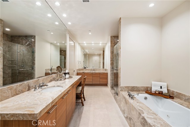 10776 Wilshire Boulevard, Los Angeles CA: https://media.crmls.org/medias/7bcf8101-a5c7-4a11-9a0c-fdeafa45f507.jpg