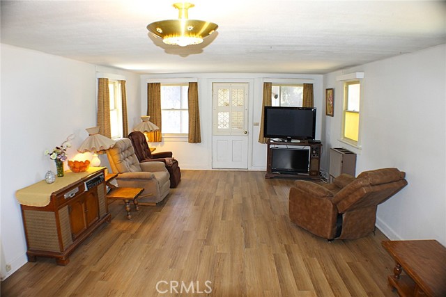 Detail Gallery Image 3 of 29 For 13838 Redlands, Moreno Valley,  CA 92555 - 2 Beds | 1 Baths