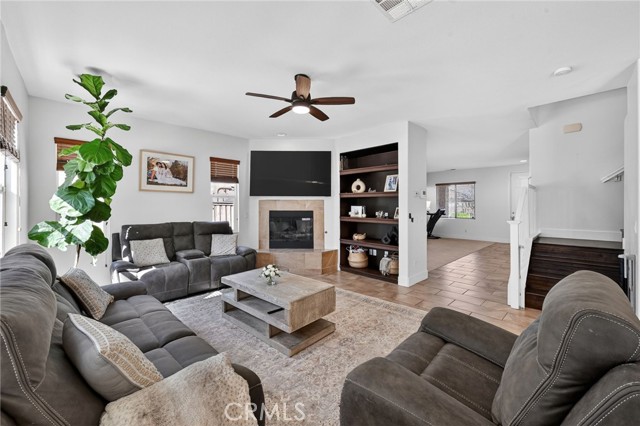 Detail Gallery Image 11 of 49 For 1043 Saltbush, Hemet,  CA 92545 - 4 Beds | 3/1 Baths