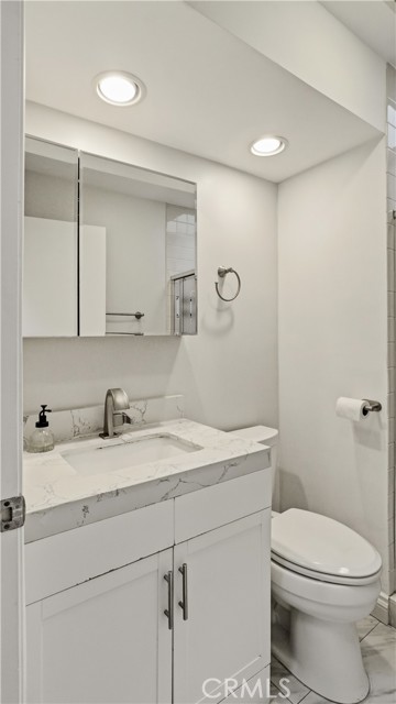Detail Gallery Image 24 of 32 For 14256 Victory Bld #3,  Van Nuys,  CA 91401 - 2 Beds | 2 Baths