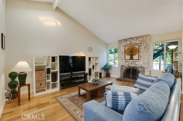 Detail Gallery Image 4 of 40 For 17567 Doric St, Granada Hills,  CA 91344 - 3 Beds | 2 Baths