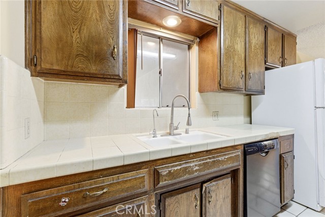 Detail Gallery Image 15 of 42 For 2404 Prestwick Ct, Bakersfield,  CA 93309 - 3 Beds | 2 Baths