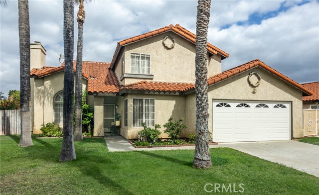 Detail Gallery Image 4 of 27 For 1228 W Woodcrest Street, Bloomington,  CA 92316 - 5 Beds | 2/1 Baths