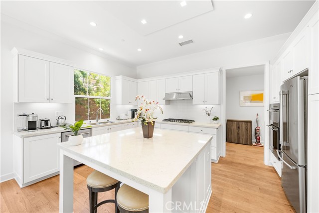 61 Belfast, Irvine CA: https://media.crmls.org/medias/7bd2fc86-d009-4782-8ae4-d1d7e2d403b6.jpg
