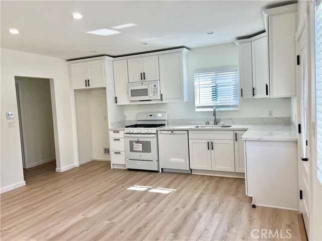 Detail Gallery Image 10 of 14 For 1040 Ruberta Ave Aa,  Glendale,  CA 91201 - 1 Beds | 1 Baths