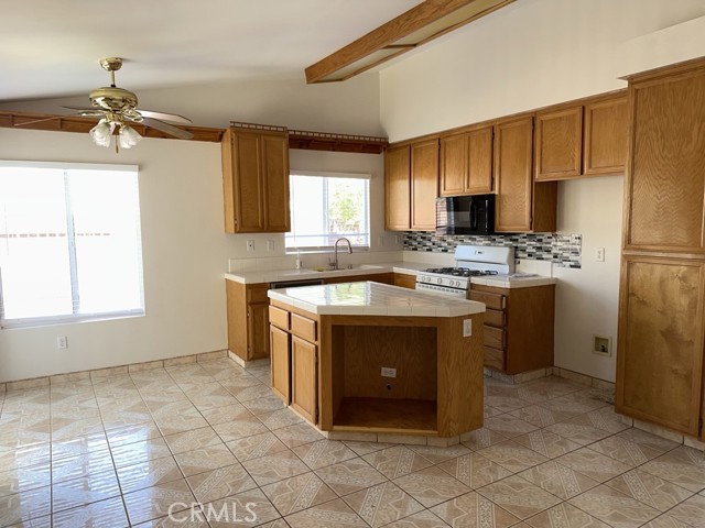 Detail Gallery Image 11 of 23 For 13152 Princeton Dr, Victorville,  CA 92392 - 3 Beds | 2 Baths