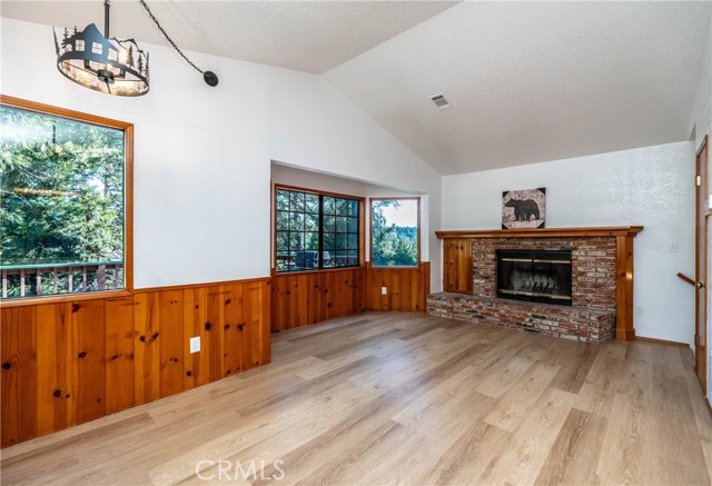 Detail Gallery Image 5 of 44 For 23772 Scenic Dr, Crestline,  CA 92325 - 3 Beds | 1/1 Baths
