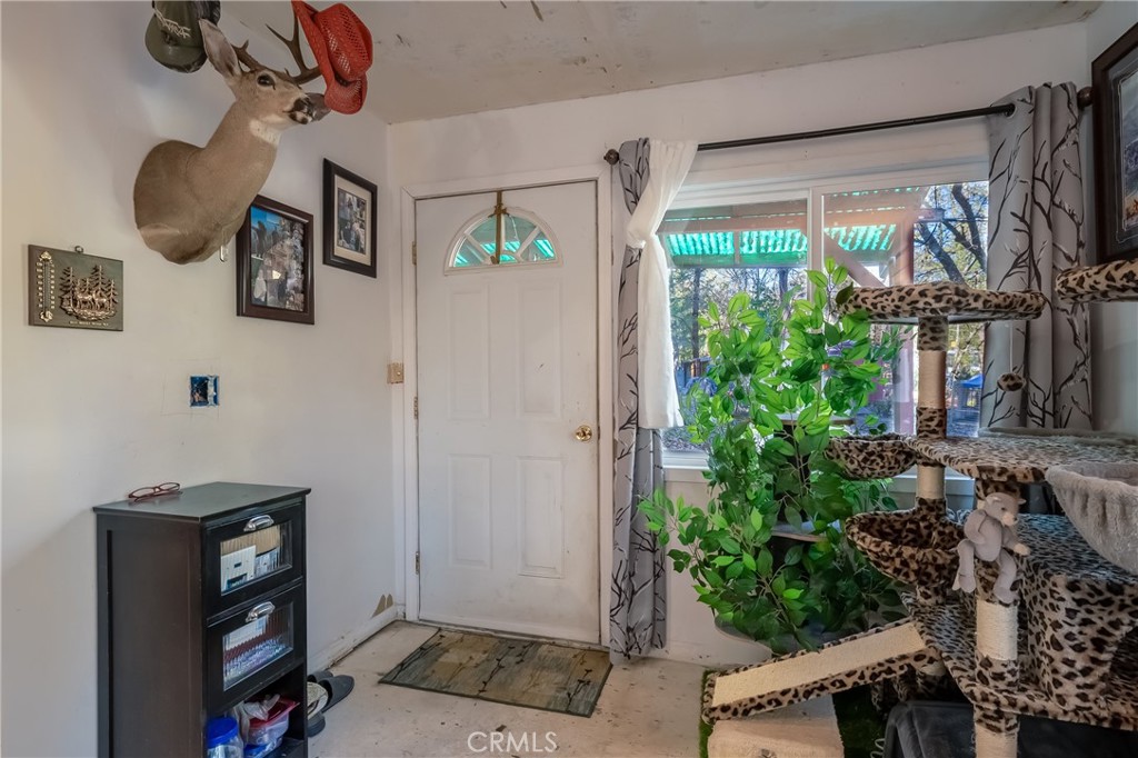 https://media.crmls.org/medias/7bd56f83-98ed-4eca-ab9c-029d4989509f.jpg?preset=X-Large