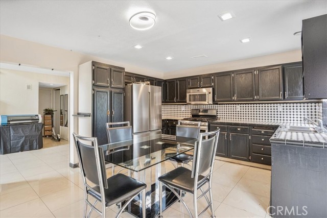 Detail Gallery Image 16 of 41 For 507 Coudures Way, Perris,  CA 92571 - 3 Beds | 2/1 Baths