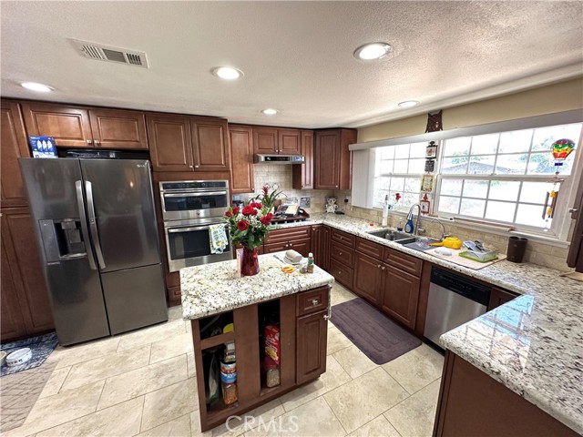 Detail Gallery Image 7 of 26 For 1936 Pali Dr, Norco,  CA 92860 - 3 Beds | 2 Baths