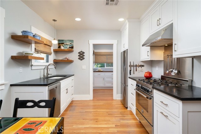 Detail Gallery Image 7 of 46 For 330 W 6th St, Claremont,  CA 91711 - 2 Beds | 1 Baths