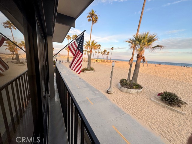 1510 W Oceanfront, Newport Beach CA: https://media.crmls.org/medias/7bd943b7-9eff-4ba8-a77f-7545060b3ebf.jpg