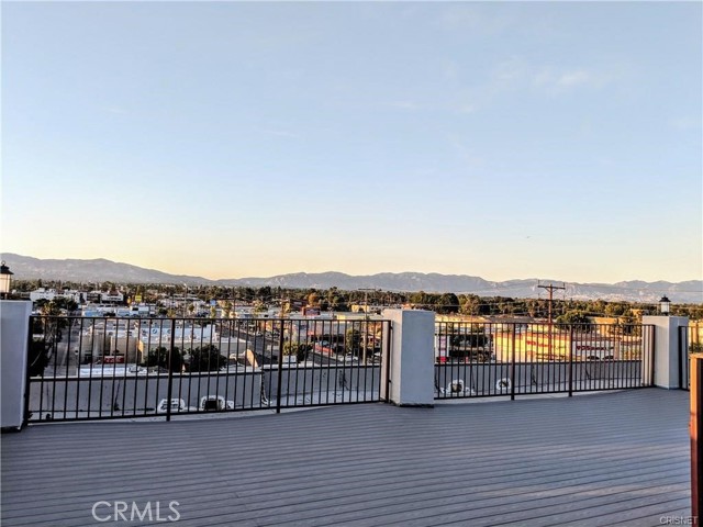 Detail Gallery Image 8 of 10 For 7343 Reseda Bld #303,  Reseda,  CA 91335 - 3 Beds | 2 Baths