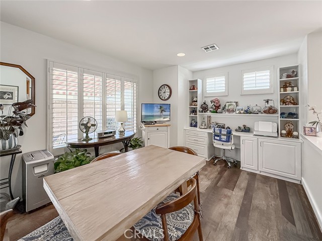 2037 Freesia Avenue, Simi Valley CA: https://media.crmls.org/medias/7bdabae5-eb68-49f0-bb19-f59ad64dd27a.jpg