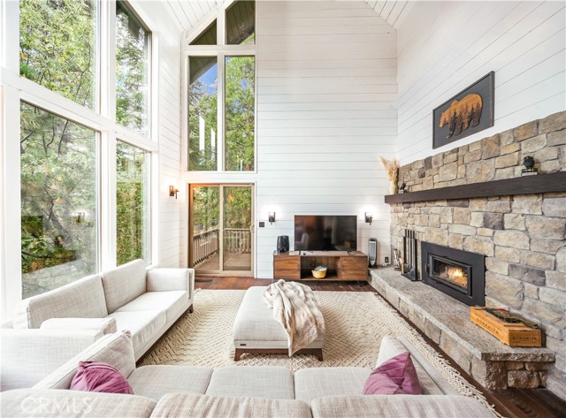 332 Grizzly Road, Lake Arrowhead CA: https://media.crmls.org/medias/7bdadf81-433d-4067-b955-7c1b739aa5eb.jpg