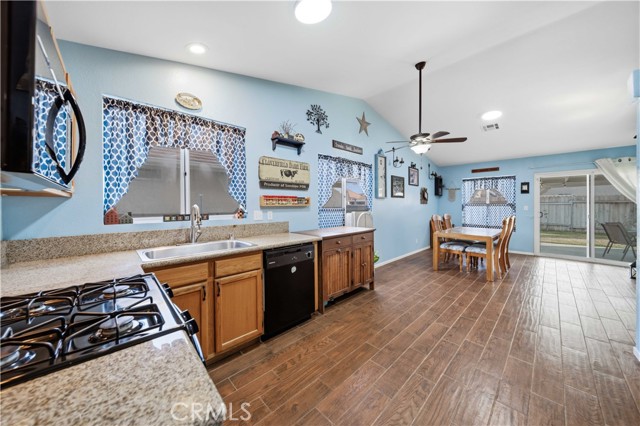 Detail Gallery Image 17 of 41 For 3624 Tanglewood, Rosamond,  CA 93560 - 4 Beds | 2 Baths