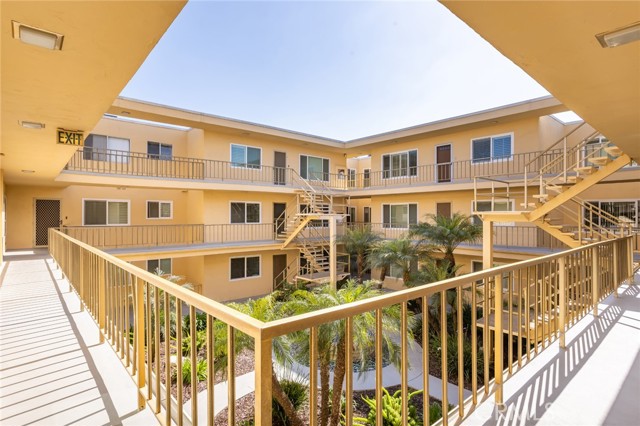 3695 Linden Avenue, Long Beach CA: https://media.crmls.org/medias/7bdc7284-d923-4f89-be80-4223aacd1968.jpg