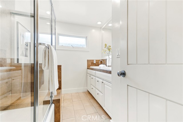 Detail Gallery Image 8 of 30 For 203 8th St, Newport Beach,  CA 92661 - – Beds | – Baths