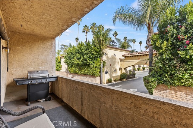 Detail Gallery Image 16 of 26 For 17500 Sherman Way #102,  Van Nuys,  CA 91406 - 3 Beds | 2 Baths