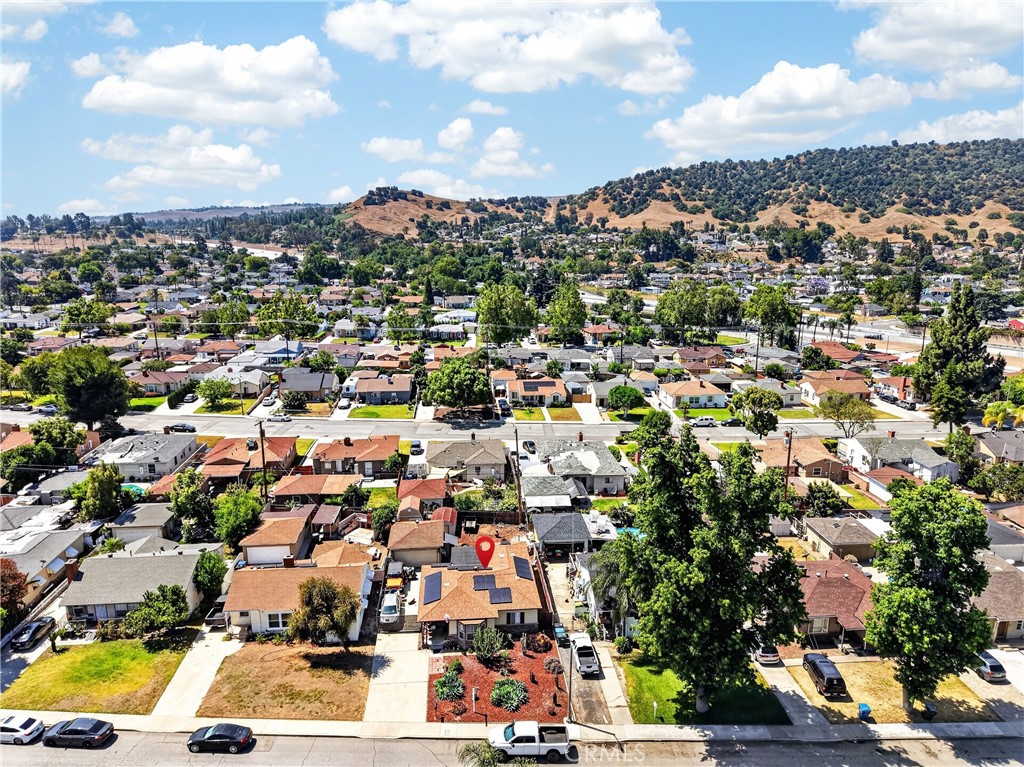 https://media.crmls.org/medias/7bde62a2-e5d1-4f66-a497-6081153ee912.jpg?preset=X-Large