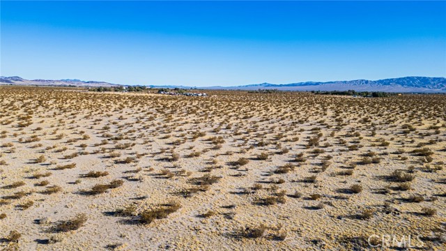 46300 Palos Verdes Road, Newberry Springs CA: https://media.crmls.org/medias/7bde80bf-ee49-4447-893f-424c8eed1bd3.jpg