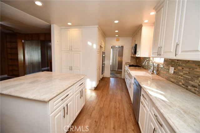 Detail Gallery Image 6 of 56 For 13841 Ocana, Bellflower,  CA 90706 - 3 Beds | 2 Baths
