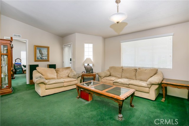 Detail Gallery Image 6 of 19 For 40701 Rancho Vista Bld #3,  Palmdale,  CA 93551 - 3 Beds | 2 Baths