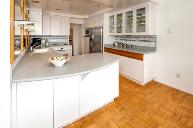 Plenty of cabinet space with easy pull out drawers