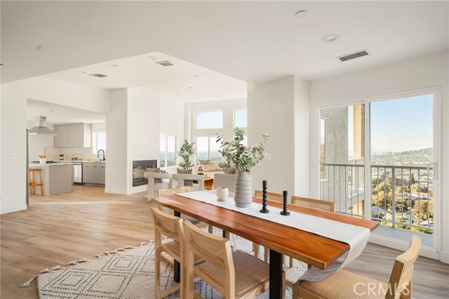 Detail Gallery Image 12 of 32 For 2397 Yorkshire Dr, Los Angeles,  CA 90065 - 3 Beds | 2/1 Baths