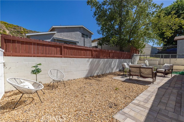 Detail Gallery Image 10 of 27 For 29667 Cromwell Ave, Castaic,  CA 91384 - 2 Beds | 2 Baths