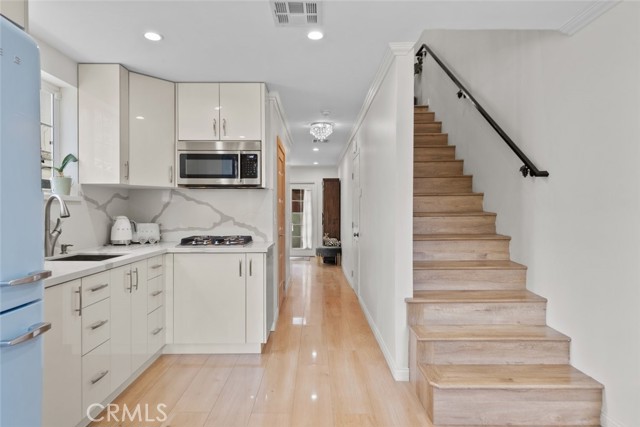 13936 Magnolia Boulevard, Sherman Oaks CA: https://media.crmls.org/medias/7be594c6-ccd3-423d-9533-be4d4d6e2362.jpg