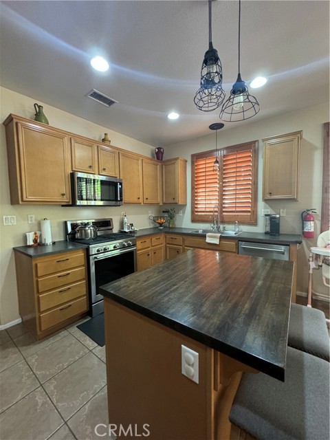 Detail Gallery Image 5 of 29 For 36604 Bay Hill Dr, Beaumont,  CA 92223 - 3 Beds | 2 Baths