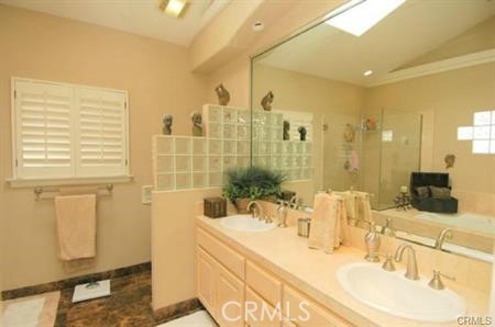 Detail Gallery Image 9 of 14 For 206 Camino Real a,  Redondo Beach,  CA 90277 - 3 Beds | 2/1 Baths