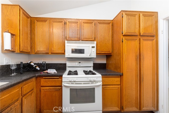 Detail Gallery Image 8 of 21 For 22445 Kinross Ln, Moreno Valley,  CA 92557 - 3 Beds | 2 Baths