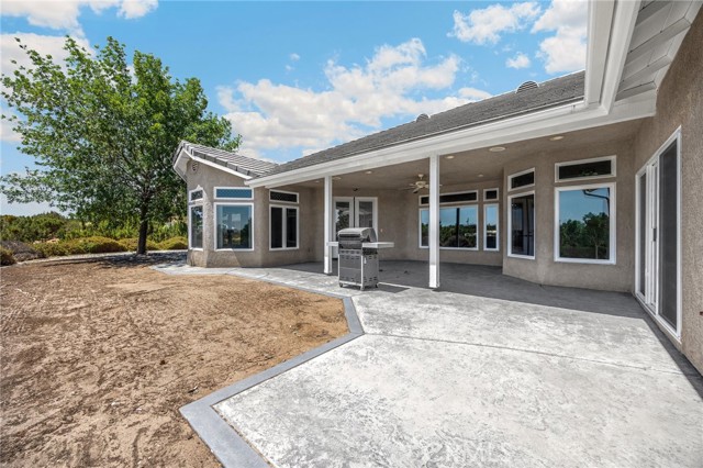 8277 Macron Street, Oak Hills CA: https://media.crmls.org/medias/7be85b00-fd03-493d-91ad-176ea9277e3f.jpg