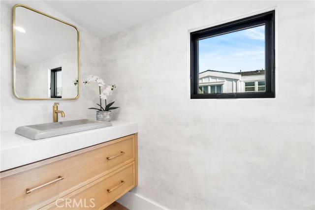 Detail Gallery Image 31 of 39 For 516 Acacia Ave #1/2,  Corona Del Mar,  CA 92625 - 3 Beds | 3/1 Baths