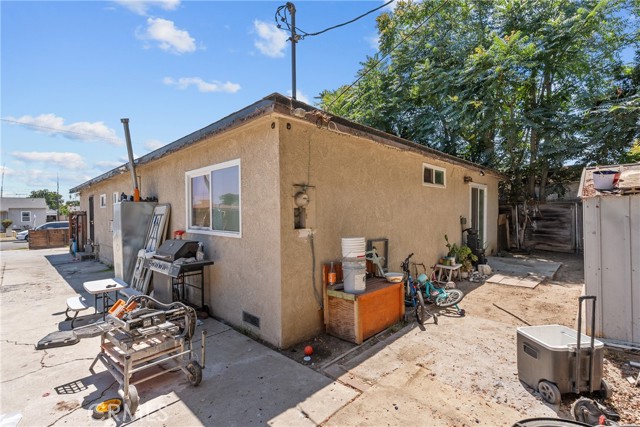 Detail Gallery Image 40 of 43 For 2001 N Salinas Ave, Los Angeles,  CA 90059 - 4 Beds | 2 Baths