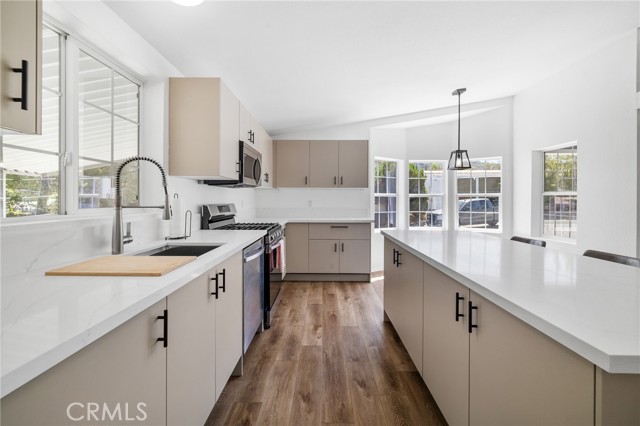 23777 Mulholland Highway, Calabasas CA: https://media.crmls.org/medias/7be906f1-8dbe-4ce2-9dc5-3d28e95ccf15.jpg