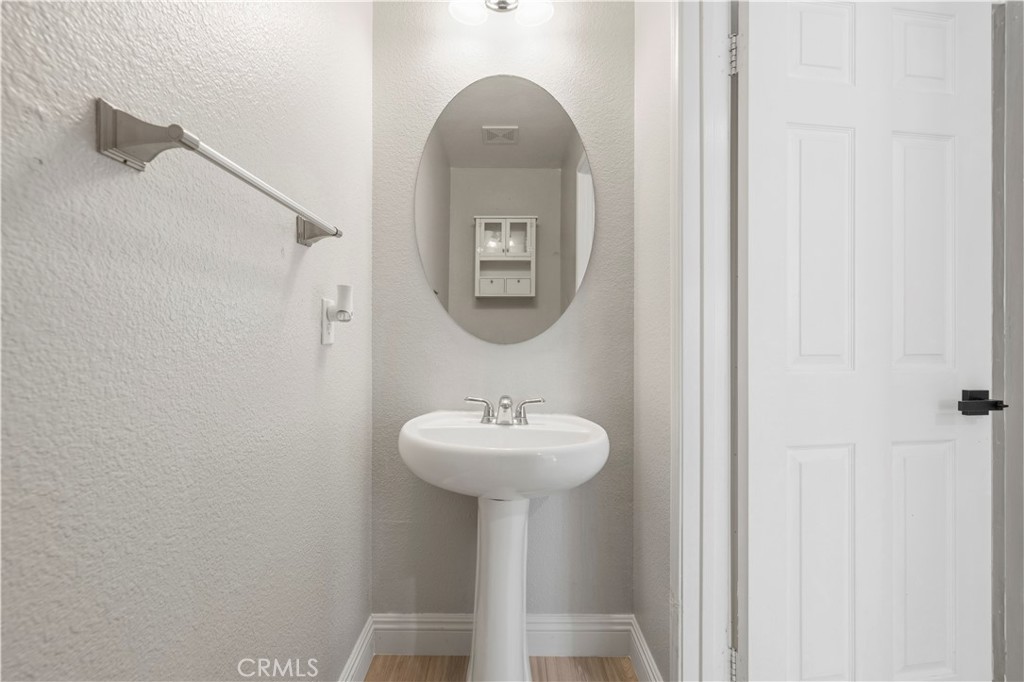 https://media.crmls.org/medias/7be9614c-ebfa-449b-9d8c-5386ba14625b.jpg?preset=X-Large