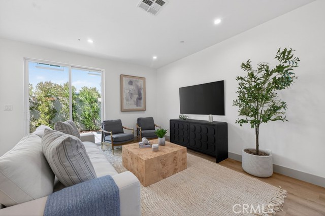 Detail Gallery Image 4 of 63 For 15540 Colorado Ave, Paramount,  CA 90723 - 6 Beds | 4 Baths