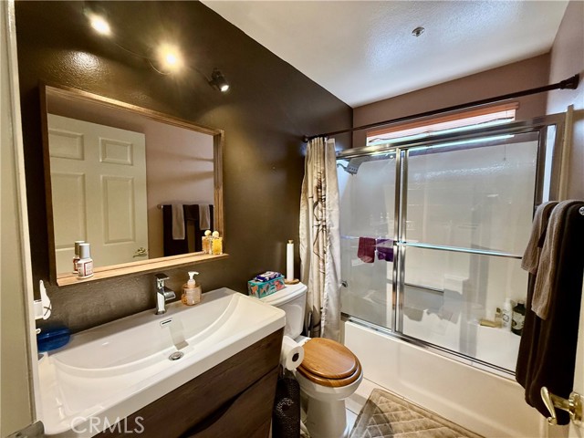 9213 Independence Way, North Hills CA: https://media.crmls.org/medias/7beac59b-2d38-4cea-a7e8-7d84fbd51ecf.jpg