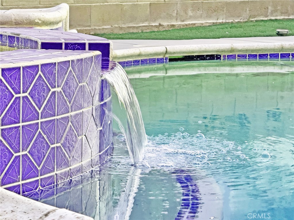 https://media.crmls.org/medias/7bebcf46-2d5a-48ed-8f14-4649296371a4.jpg?preset=X-Large