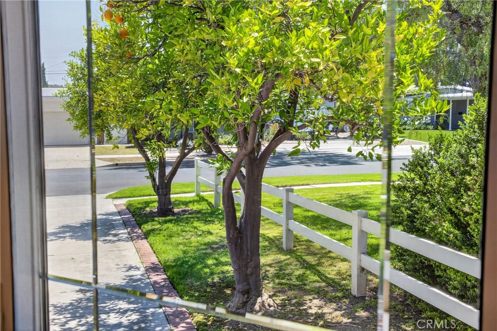 https://media.crmls.org/medias/7becdea6-4572-4889-bb65-2cbacc805458.jpg?preset=X-Large