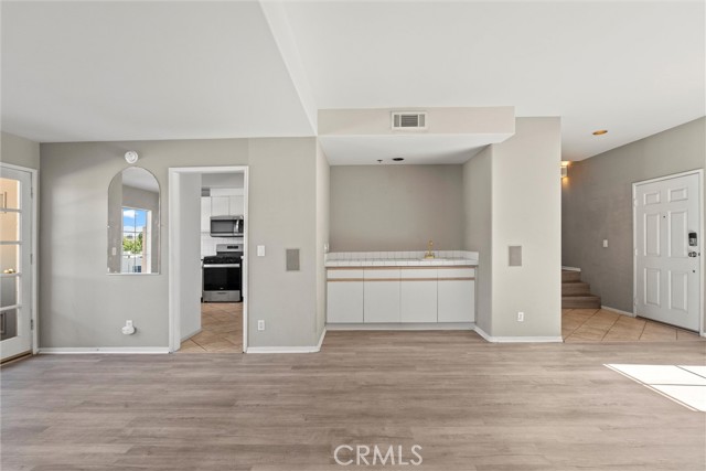 10925 Blix Street, Toluca Lake CA: https://media.crmls.org/medias/7bed08f3-e2c5-4932-8b31-6a3fd72d63c1.jpg